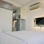 Homey And Cozy Stay Studio Belmont Residence Puri Apartement By Travelio