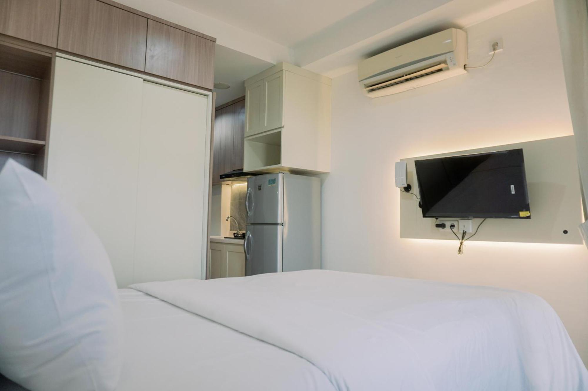 Homey And Cozy Belmont Puri By Travelio Apartment